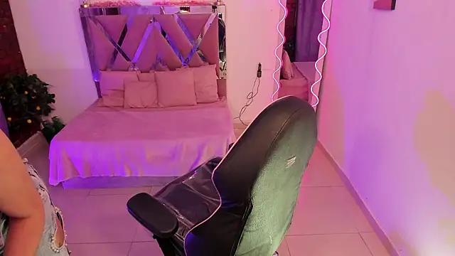 ZAYRA TAY online show from February 28, 11:32 am