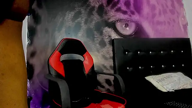 Snapshot of JERO_TEASE_S7S chatting on February 8, 7:11 pm JERO TEASE S7S online show from February 8, 7:11 pm