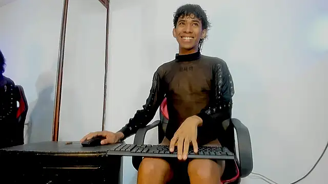 Snapshot of JERO_TEASE_S7S chatting on February 24, 7:37 pm JERO TEASE S7S online show from February 24, 7:37 pm