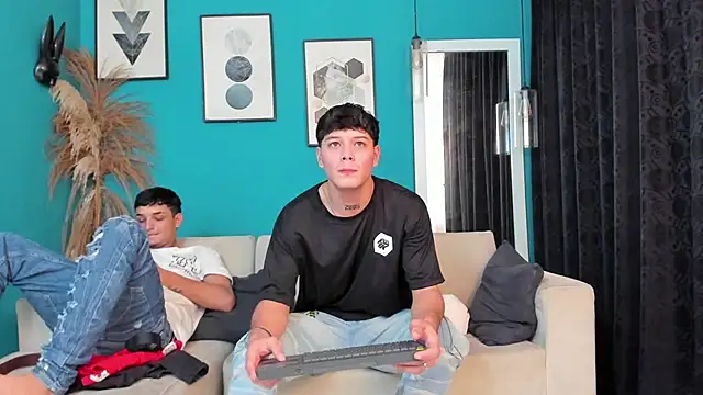 Snapshot of KingOfHeavens_2 chatting on February 27, 8:19 pm KingOfHeavens 2 online show from February 27, 8:19 pm