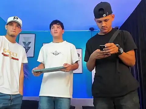 Snapshot of KingOfHeavens_2 chatting on January 31, 8:29 pm KingOfHeavens 2 online show from January 31, 8:29 pm