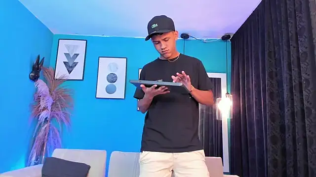 Snapshot of KingOfHeavens_2 chatting on February 26, 8:09 pm KingOfHeavens 2 online show from February 26, 8:09 pm