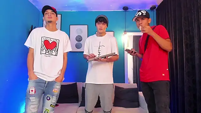 Snapshot of KingOfHeavens_2 chatting on February 12, 6:24 am KingOfHeavens 2 online show from February 12, 6:24 am