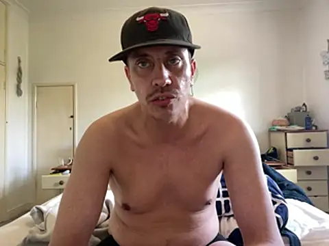 malcolm2334 online show from May 3, 12:20 pm
