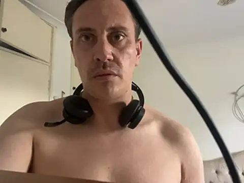 malcolm2334 online show from May 5, 6:11 pm