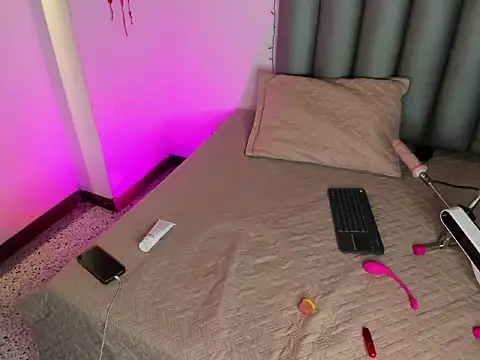 Miaa-Foxx online show from February 21, 9:17 pm