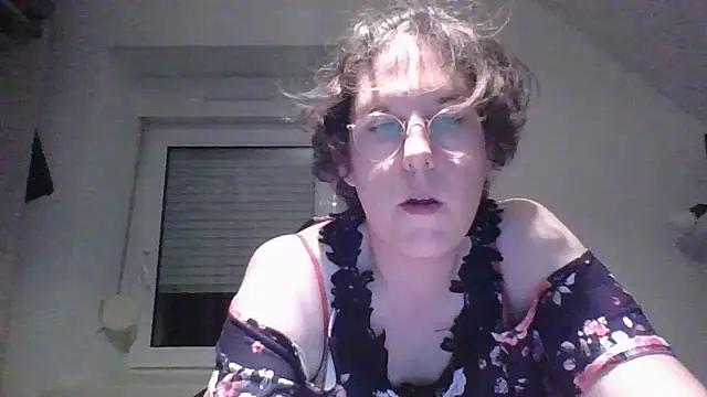OIseauNoir88 online show from April 9, 7:09 pm