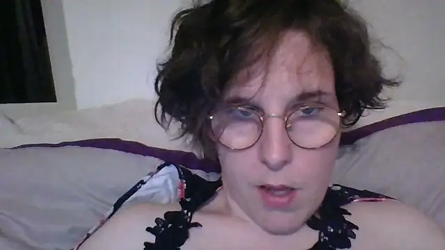 OIseauNoir88 online show from April 22, 8:04 pm