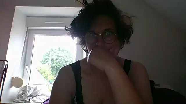 OIseauNoir88 online show from May 16, 6:23 am