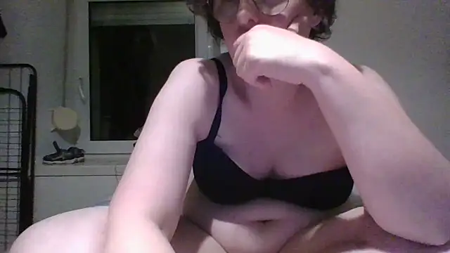 OIseauNoir88 online show from March 28, 8:32 pm