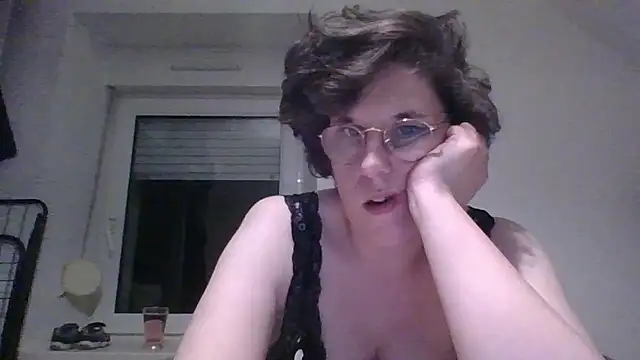 OIseauNoir88 online show from April 15, 7:40 pm