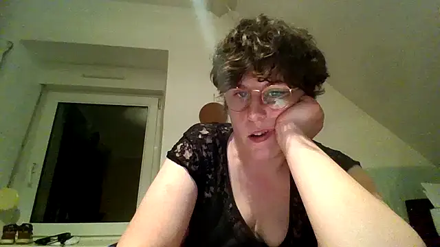 OIseauNoir88 online show from February 9, 8:51 pm