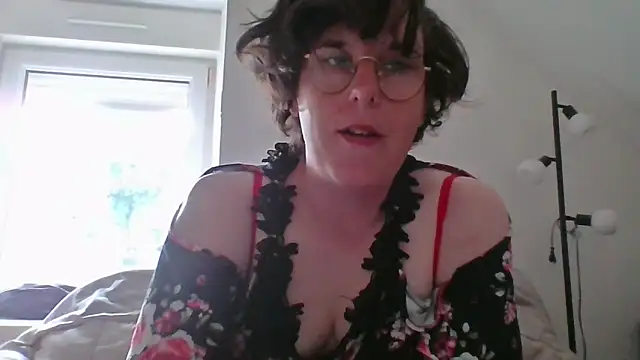 OIseauNoir88 online show from May 10, 7:34 am