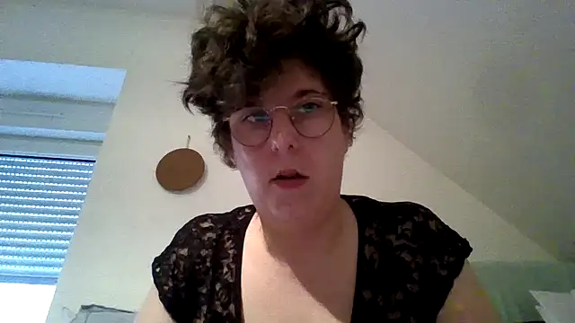 OIseauNoir88 online show from February 10, 8:57 am