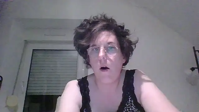 OIseauNoir88 online show from April 8, 7:48 pm
