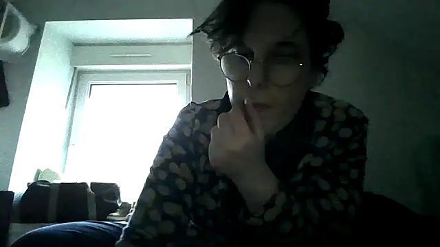 OIseauNoir88 online show from February 12, 4:18 pm