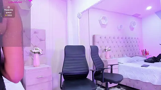 JazminRusso  online show from April 9, 4:58 am