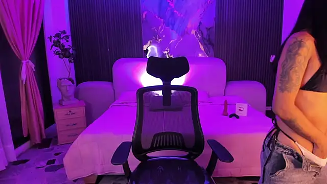 JazminRusso  online show from April 27, 6:44 am