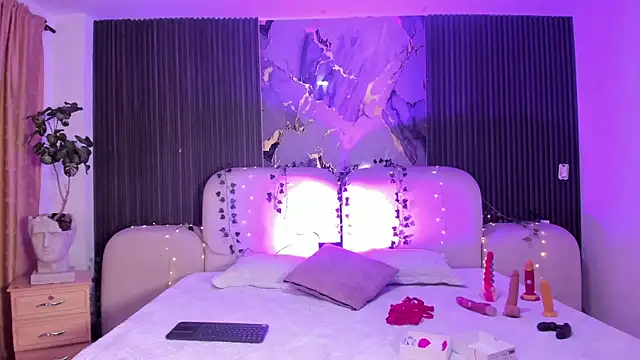 JazminRusso  online show from April 17, 4:48 am