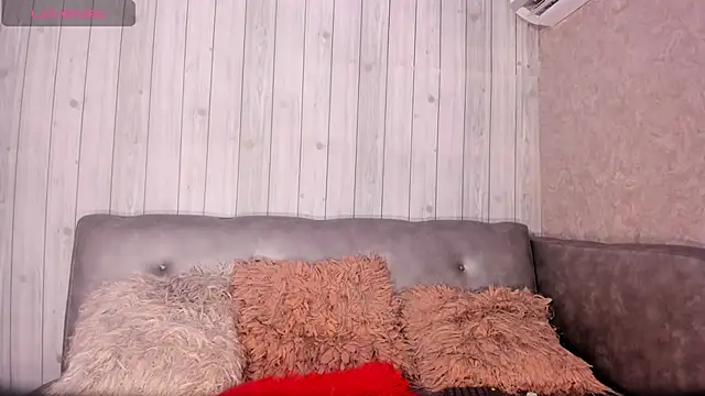 scarlettqueenx online show from April 17, 8:55 pm