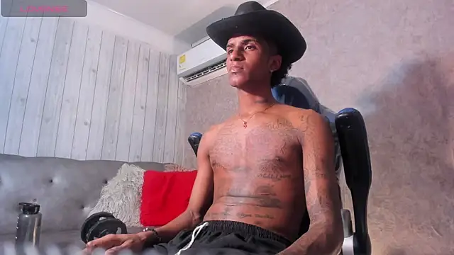 scarlettqueenx online show from February 19, 8:17 pm