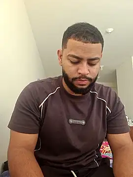 Snapshot of KLEYTON33 chatting on February 28, 3:44 pm KLEYTON33 online show from February 28, 3:44 pm