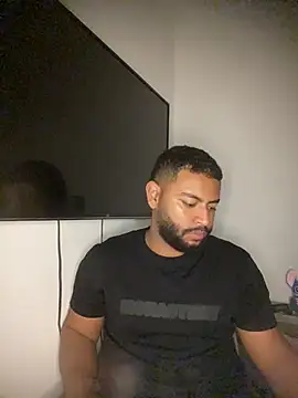 Snapshot of KLEYTON33 chatting on February 1, 5:17 am KLEYTON33 online show from February 1, 5:17 am