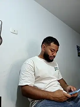 Snapshot of KLEYTON33 chatting on March 3, 3:02 am KLEYTON33 online show from March 3, 3:02 am