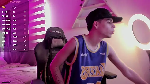 Snapshot of juan_posada chatting on February 21, 3:03 pm juan posada online show from February 21, 3:03 pm