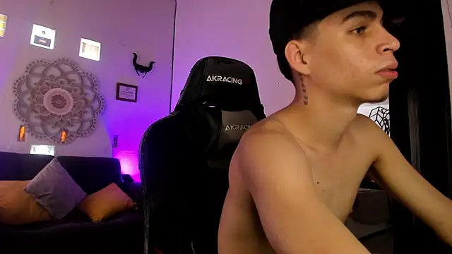 Snapshot of juan_posada chatting on February 13, 8:09 pm juan posada online show from February 13, 8:09 pm