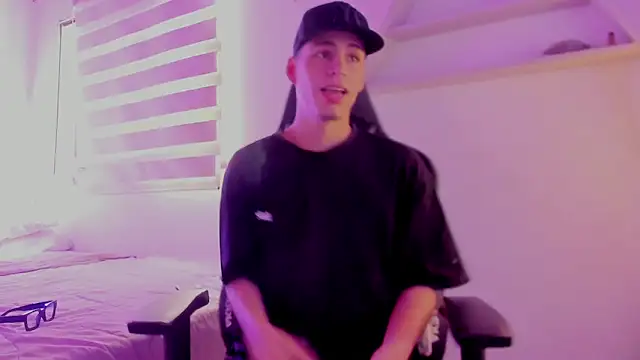 Snapshot of juan_posada chatting on February 19, 2:47 pm juan posada online show from February 19, 2:47 pm