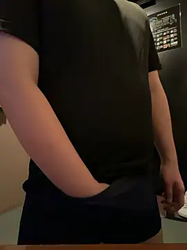 Snapshot of yuuuuusuke00 chatting on February 5, 3:24 am yuuuuusuke00 online show from February 5, 3:24 am