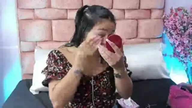 Snapshot of amy_noa chatting on February 15, 12:44 am amy noa online show from February 15, 12:44 am