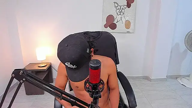 Snapshot of paisa_hotx chatting on February 3, 2:53 am paisa hotx online show from February 3, 2:53 am