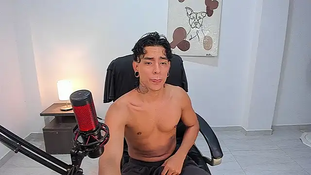 Snapshot of paisa_hotx chatting on February 8, 2:20 am paisa hotx online show from February 8, 2:20 am