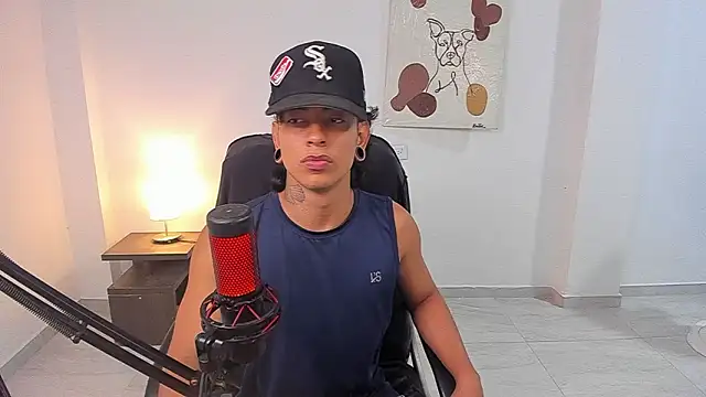 Snapshot of paisa_hotx chatting on February 19, 12:51 am paisa hotx online show from February 19, 12:51 am