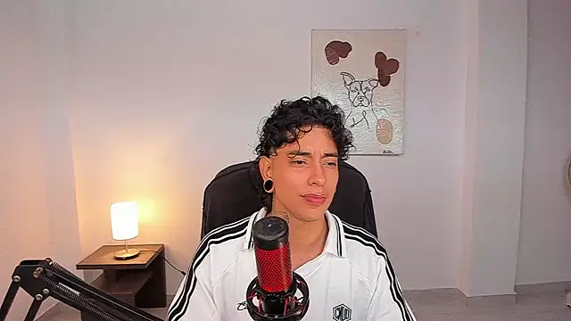 Snapshot of paisa_hotx chatting on February 8, 10:51 pm paisa hotx online show from February 8, 10:51 pm