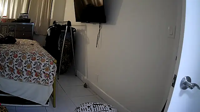 AlexisKayx online show from April 2, 1:46 am