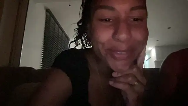 Snapshot of YaraEstelle chatting on July 4, 9:19 pm YaraEstelle online show from July 4, 9:19 pm