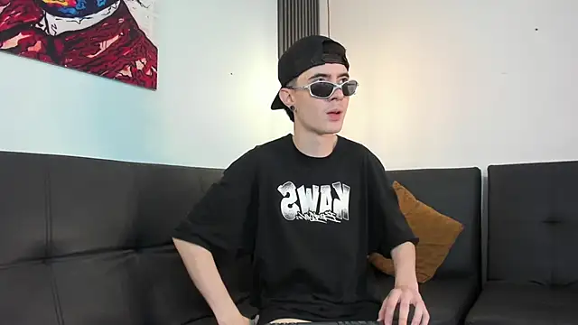 Lio      online show from February 10, 3:38 am