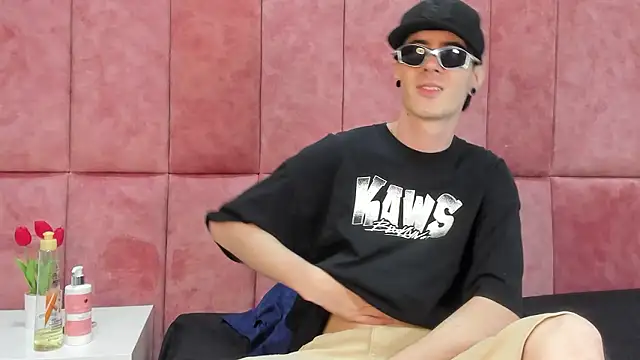 Lio      online show from March 1, 4:23 am