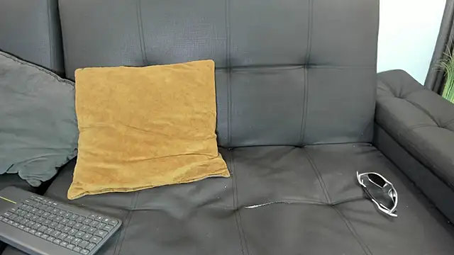 Lio      online show from February 5, 4:19 am