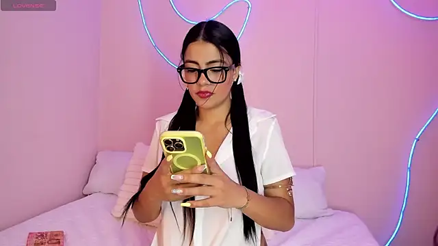 Hilaryportman online show from March 4, 4:31 am