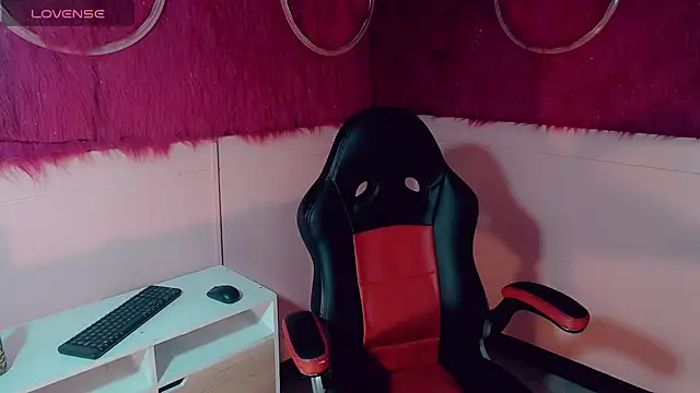 isabella vogue online show from February 9, 12:14 pm