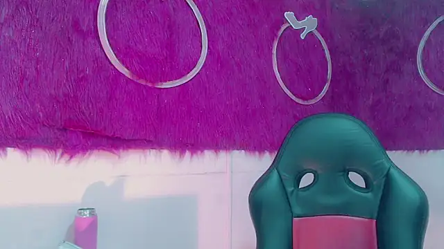 isabella vogue online show from February 16, 11:20 am