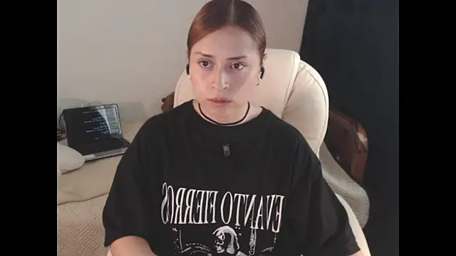 Snapshot of Lametaleralatina chatting on February 2, 1:32 pm Lametaleralatina online show from February 2, 1:32 pm