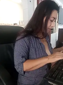 Snapshot of aliz963040 chatting on February 3, 2:33 pm aliz963040 online show from February 3, 2:33 pm