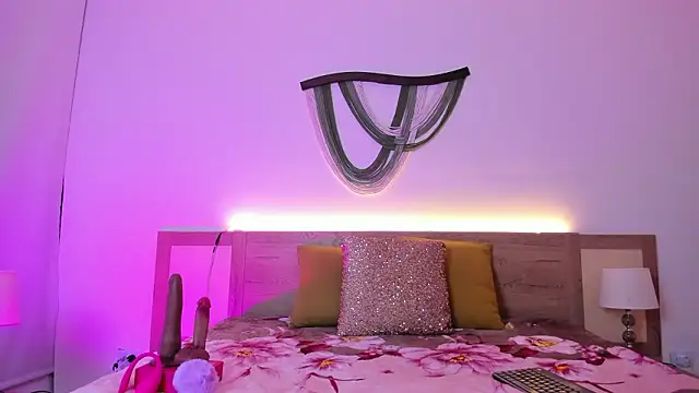 LiaJohnnson  online show from April 1, 4:14 am