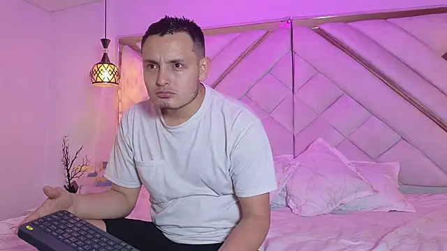 Snapshot of nilaynoa chatting on February 17, 12:13 pm nilaynoa online show from February 17, 12:13 pm