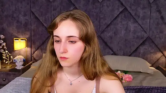 Snapshot of Tara_Keats chatting on May 17, 4:01 am Tara Keats online show from May 17, 4:01 am